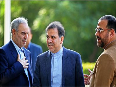 وزیر راه و شهرسازی: نمی‌توانیم قیومیت مردم در بازسازی مناطق زلزله‌زده بر عهده بگیریم