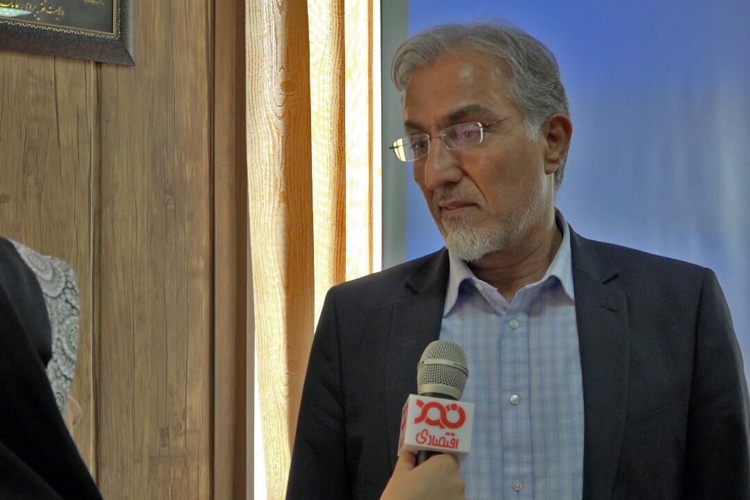 وقتی دولت بدهی داخلی‌ها را نمی‌تواند بدهد، چرا باید از شرکتهای خارجی پول قرض کند؟/ افزایش بدهی‌ها دولت بعدی را زمین‌گیر می‌کند