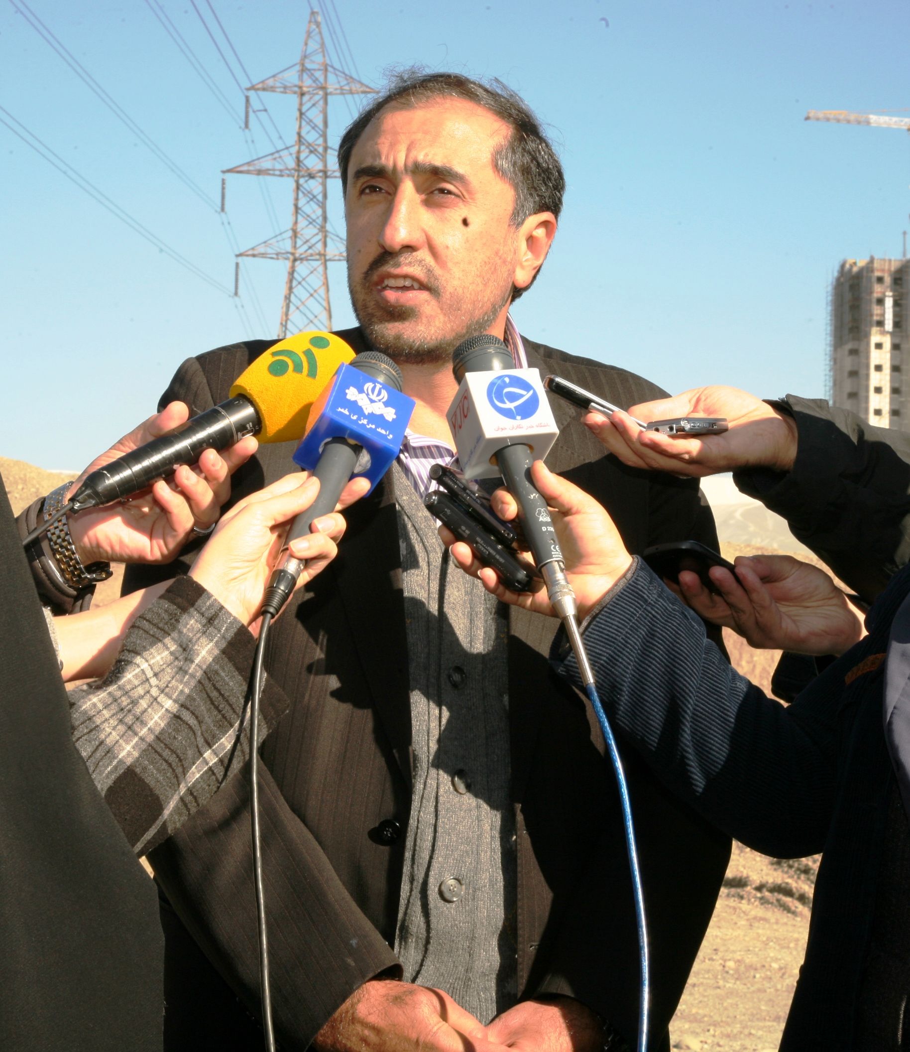 پیمانکاران متخلف فضای سبز را با آب شرب آبیاری می کنند