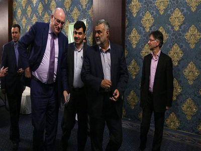 12 هزار هکتار از عرصه  گرد و خاک تا پایان سال مالچ پاشی می شود/ مرطوب سازی کانون های گرد و غبار هندیجان، مارون و زهره