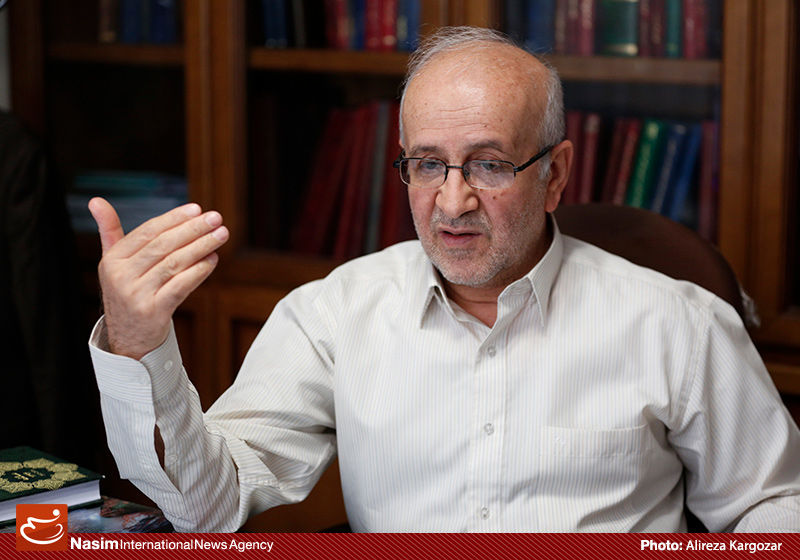 فهم دولت در مورد نوسانات بازار ارز عقب افتاده است/ یکسان سازی نرخ ارز اشتباه است