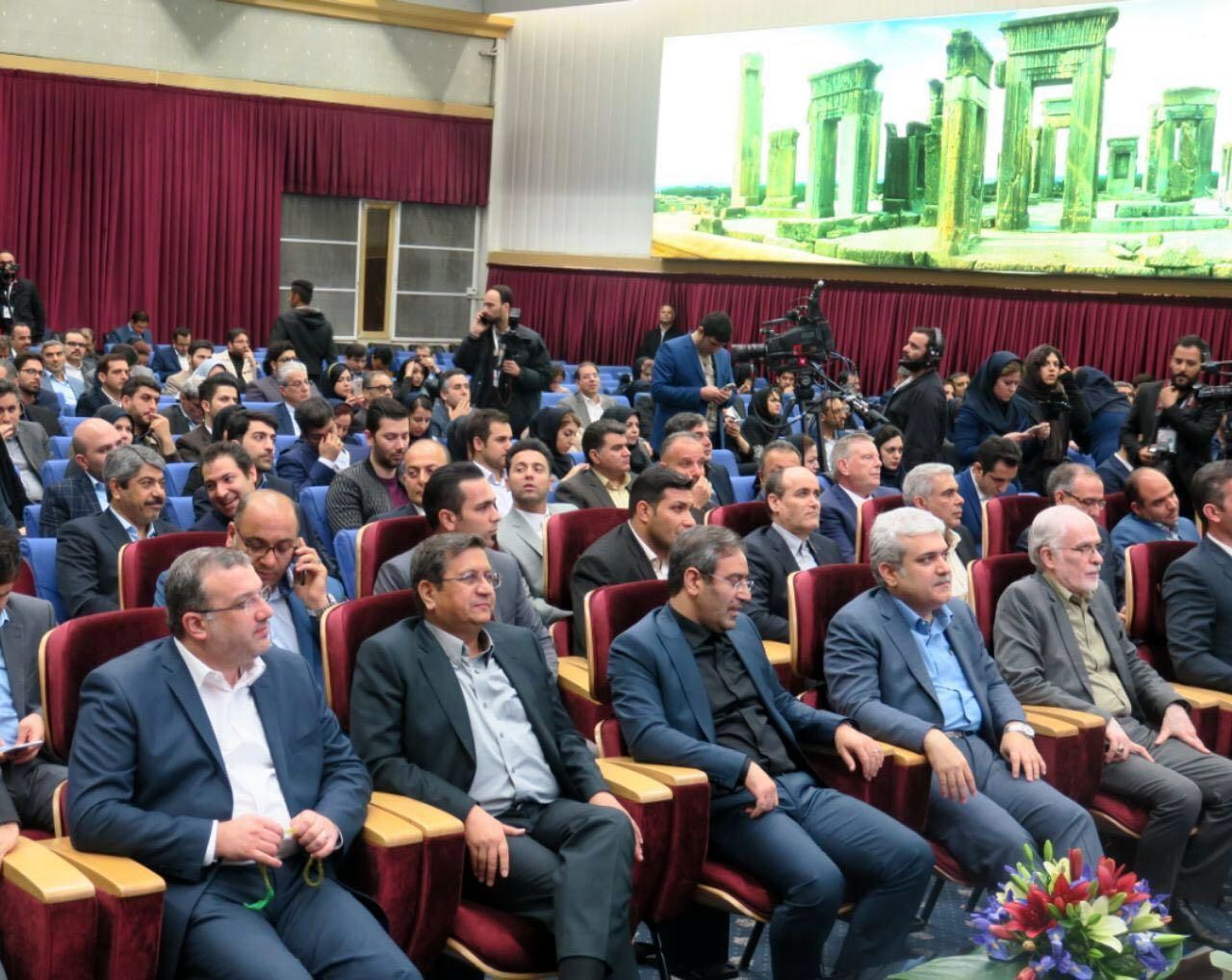 غایبان بزرگ یازدهمین نمایشگاه بین المللی بورس، بانک و بیمه/ جهانگیری، کرباسیان و سیف به نمایشگاه نیامدند