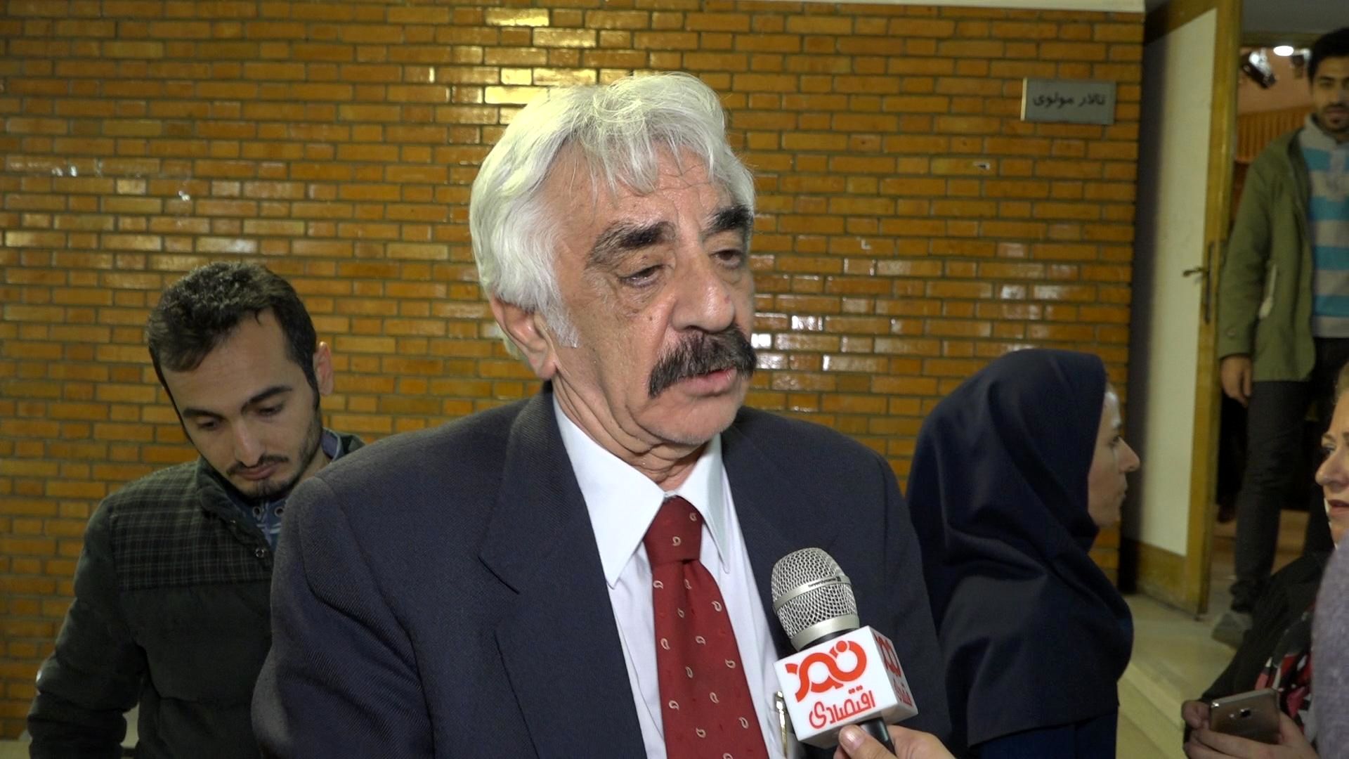 دولت حسن روحانی رکورددار وابستگی اقتصاد کشور به دلار است/ اقتصاددانان درون دولت به دلار بالای 6000 تومان فکر می‌کنند