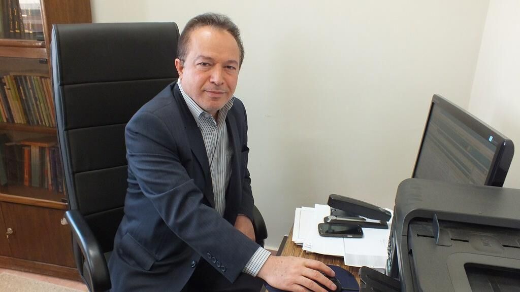 سیف هیچ یک از شرایط یک رئیس کل بانک مرکزی را ندارد/ اینکه همه مشکلات بازار ارز را ناشی از تحریم و آمریکا بدانیم درست نیست