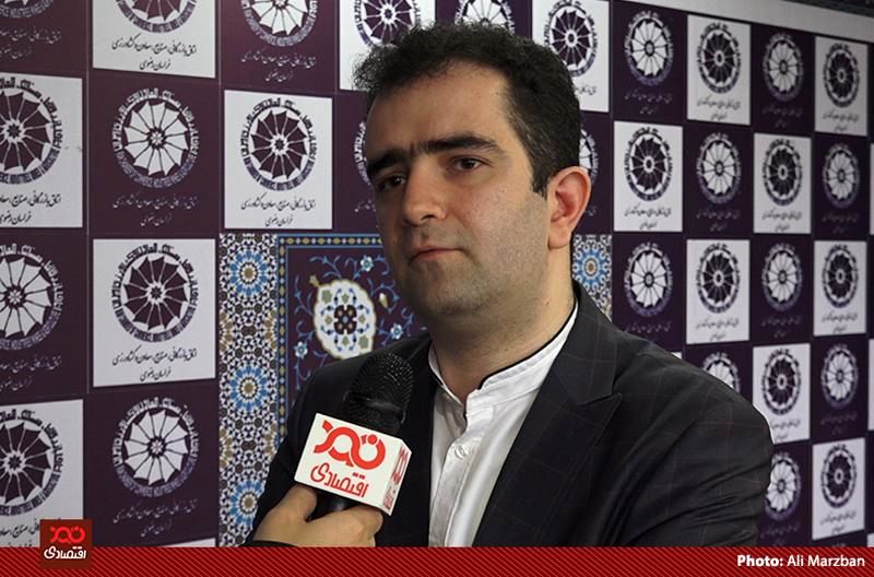 رشد نقدینگی بسیار بالاست و باعث گرانی دلار میشود
