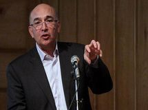 خروج آمریکا از برجام میتواند به نفع ایران تمام شود/ قطعی شدن خروج آمریکا از برجام بهتر از تهدید هر سه ماه یک بار ترامپ است/ سد دلار 4200 تومانی بالاخره شکسته میشود