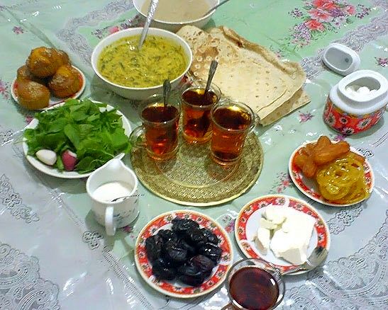 گرانی اقلام خوراکی در ماه رمضان ۲ برابر تورم است / تخم مرغ نسبت به ماه رمضان پارسال 63 درصد گران شد/ کره، پنیر، شیر و ماست گران شدند+ جدول