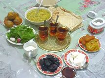 گرانی اقلام خوراکی در ماه رمضان ۲ برابر تورم است / تخم مرغ نسبت به ماه رمضان پارسال 63 درصد گران شد/ کره، پنیر، شیر و ماست گران شدند+ جدول