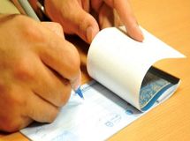 9 هزار میلیارد تومان چک در نیمه تعطیل‌ترین ماه سال برگشت خورد/ کاهش 46.8 درصدی ارزش چکهای مبادله شده در اولین ماه سال