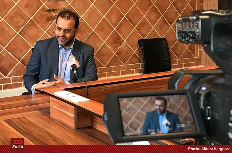 نمره آخوندی در مسکن ناپلئونی 10 است