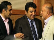 بانک مرکزی لیست کامل وارد کنندگان با دلار 4200 تومانی را دارد/ می‌خواهند تقصیرها را به گردن وزارت صنعت بیندازند/ دولت اصرار دارد که دلار روی 4200 تومان بماند