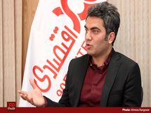 تصمیمات پی در پی و متناقص مسئولان اقتصادی کشور ضرر زیادی به اقتصاد ایران زده/ دلیل منطقی برای تخصیص ارز 4200 تومانی به 80 درصد از کالاها وجود ندارد