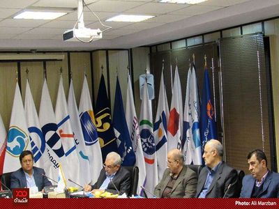 1200  مدیر بازنشسته در پست های مدیریتی فعالیت می کنند
