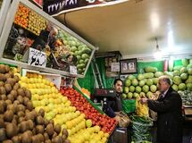 میوه با قیمت‌های نجومی فعلی برای کارگران تبدیل به کالای لوکس شده است