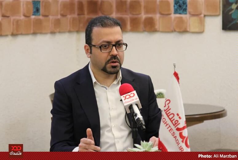 عکس/ گفتگو با نادر بوالحسنی، تحلیلگر بازار سرمایه
