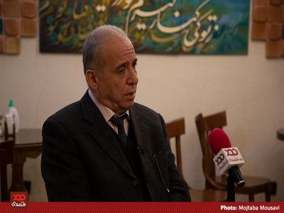 در اقتصاد ما در قیمت زولبیا و بامیه هم دخالت می‌کنند، بعد توقع دارند واکسن را بخش خصوصی وارد کند