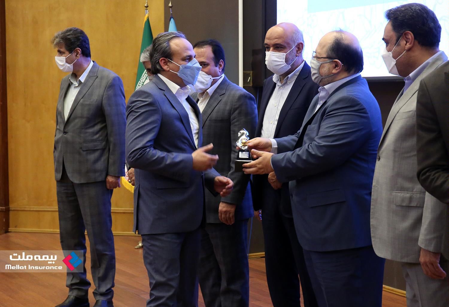 کسب نشان ممتاز جهش تولید و بهرهوری توسط بیمه ملت