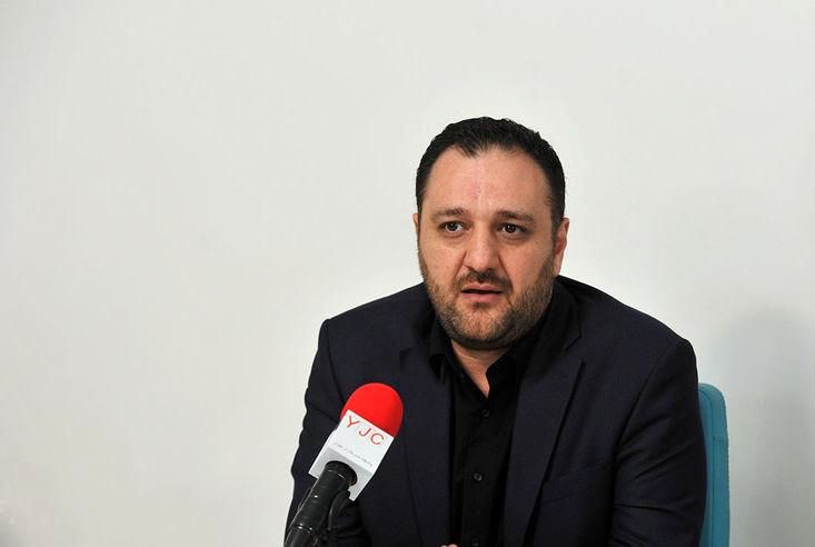 تابلوی برندهای پوشاک خارجی جمع میشود