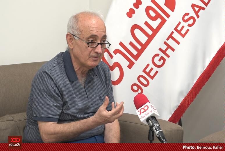 وعده ایجاد بانک مولد با وجود این همه بانک در کشور غیر کارشناسی است/ وعده ۵۰۰ میلیون تومانی قاضی زاده هاشمی عجیب است!