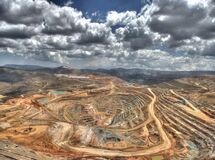اقدامات نمایشی وزارت صمت از آزادسازی معادن تا رونمایی از سند سیاست صنعتی