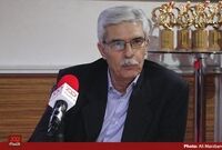 تولیدکنندگان شیرینی و شکلات در تهیه مواد اولیه‌ای مثلا آرد و شکر که در انحصار دولت است مشکل جدی دارند