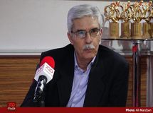 تولیدکنندگان شیرینی و شکلات در تهیه مواد اولیه‌ای مثلا آرد و شکر که در انحصار دولت است مشکل جدی دارند