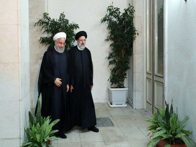 نارنجک روحانی در دستان رئیسی!