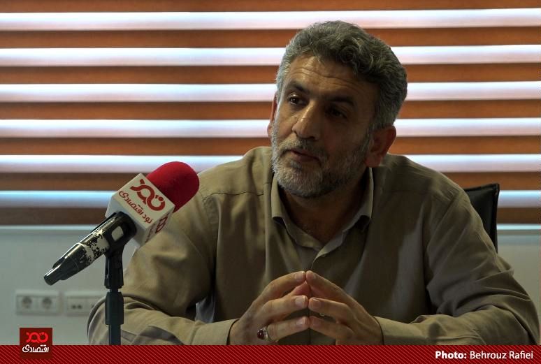  انتظار این که با گرانی دلار شاخص بورس افزایش پیدا کند درست نیست/ همه شرکت‌های بورسی صادر کننده نیستند
