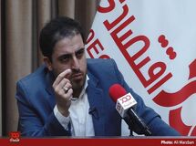 عرضه دلار و یورو با کارت ملی تاراج منابع ارزی کشور است