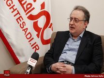  جریان نقدینگی و ثروت کشور در اختیار عده‌‌ای است که در برابر برنامه‌های دولت مقاومت می‌کنند