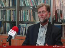 افزایش دستمزد‌ها به اندازه تورم در شرایط کنونی فقط فشار ذهنی مردم را کاهش می‌دهد
