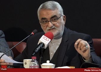 چینی‌ها می‌خواستند ۵۰ میلیارد یورو برای ساخت و تعمیر سیستم ریلی کشور فاینانس کنند، در ازایش نفت بدهیم، آخوندی اجازه نداد