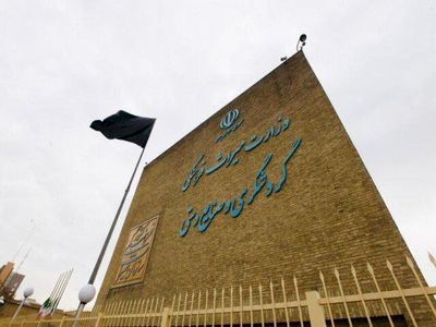 در ۶ ماه گذشته ضرغامی یک جلسه هم با فعالان صنایع دستی نگذاشته است