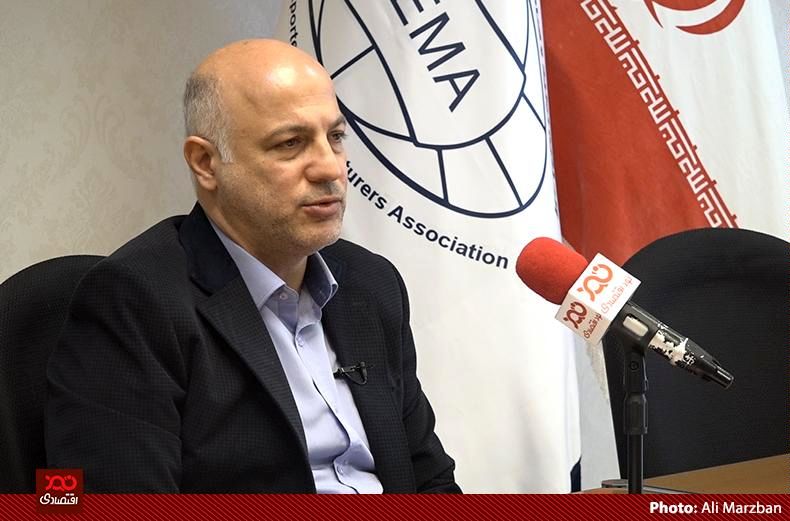 آمار ستاد مبارزه با قاچاق در خصوص کاهش ۲ میلیارد دلاری قاچاق پوشاک را تایید نمیکنیم/ توان رقابت با کالاهای قاچاق را نداریم