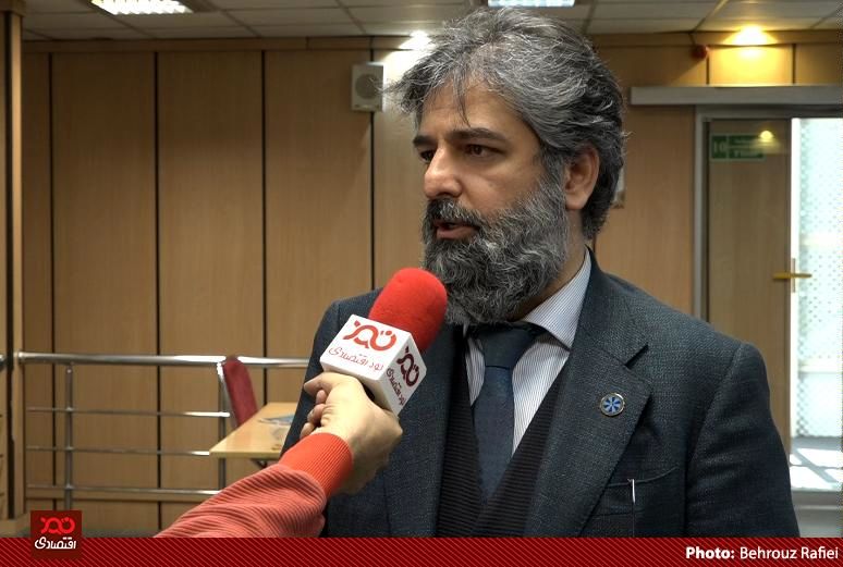 اختلاف قیمت آرد صنعتی در داخل و خارج کشور زمینه قاچاق آن به سمت ترکیه را فراهم کرده/ دولت چارهای جز اصلاح قیمت آرد نداشت