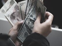 قیمت طلا، سکه و دلار امروز ۱۴۰۱/۰٢/۱۷| قیمت‌ها صعودی شد