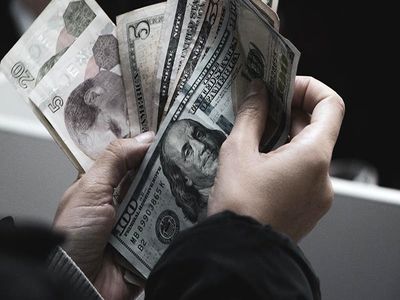 قیمت طلا، سکه و دلار امروز ۱۴۰۱/۰٢/۱۷| قیمت‌ها صعودی شد