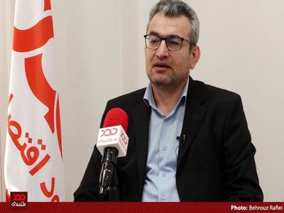 عدم برنامه‌ریزی برای حل مشکلات بنادر، سال‌هاست ما را مجبور به پرداخت هزینه اضافی به کشتی‌های خارجی در نوبت تخلیه کرده و بر تورم کالاها افزوده است 