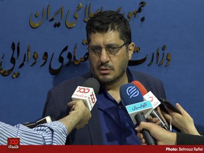 ثبت احوال در ماجرای صدور مجوزها با وزارت اقتصاد همکاری نکرد و کار را با وزارت ارتباطات جلو بردیم.