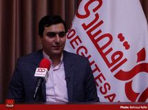اخیرا دکتر علی سرزعیم، افزایش تورم را به گردن حقوق کارگران انداخته است!