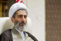 دشمن باورهای عمومی جامعه ما را به گونه‌ای هدایت می‌کند که انگار فساد در بین مسئولان ما گسترده است