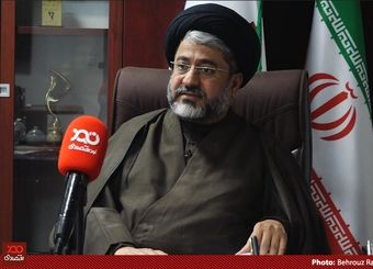 همین الان نیروهای زنگنه و ابتکار در وزارت نفت و محیط زیست فعالند و بحث آلوده بودن بنزین پتروشیمی‌ها از سوی آن‌ها دنبال می‌شود