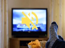 8 علت قطع شدن صدای تلویزیون