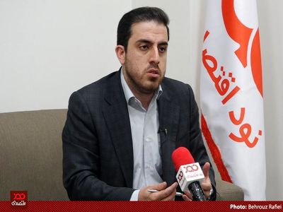 ایراد کار این است که بازار ارز ما متاثر از شرایط روانی است/ به محض اینکه یک خبر منفی در جامعه منتشر می‌شود قیمت دلار نوسان می‌کند!