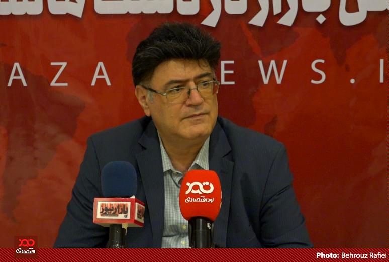 درگیری با قاچاقچیان ارز و پتروشیمی‌هایی که ارز خود را در سامانه نیما عرضه نمی‌کنند، به تنهایی از عهده بانک مرکزی بر نمی‌آید