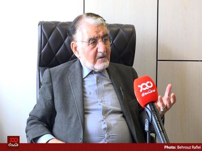 در دوره پهلوی کل منابع کشور پیش از انقلاب در اختیار ۱۰۰۰ خانواده بود