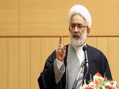 چرا کالایی که از کارخانه لبنیات شما خارج می‌شود، بجای ۹۰۰ گرم، ۸۵۰ گرم در آن کالا گذاشته‌ای؟ آیا این خیانت نیست؟