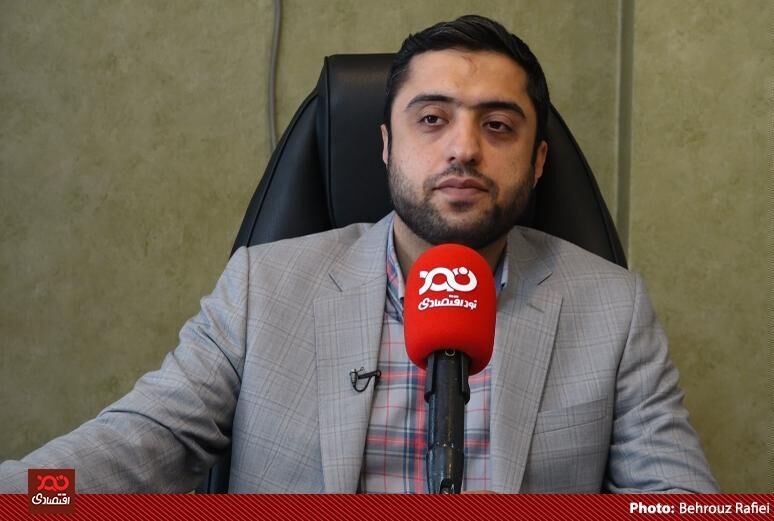 مهار تورم و رشد تولید در جهت یکدیگر عمل می‌کند/ می‌توانیم با هدف گذاری درست هر دو شعار امسال را محقق کنیم