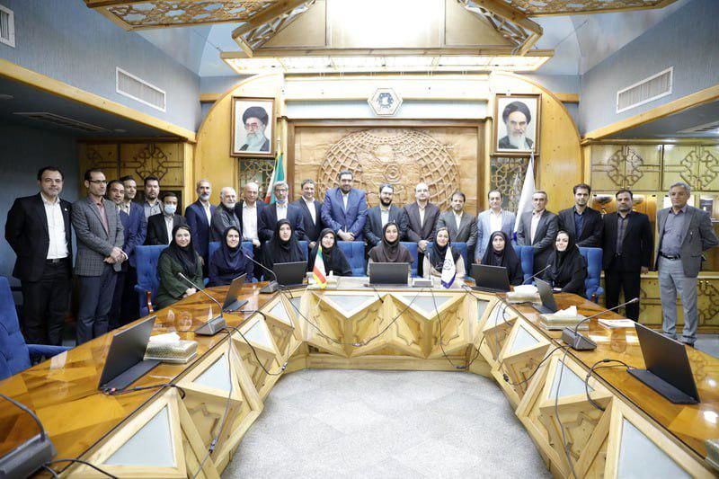 تمام توان صندوق ضمانت صادرات برای خدمت به فعالین اقتصادی