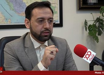بورس کشور ما کوچک است و ظرفیت بزرگ شدن دارد، باید تمام شرکت‌های دولتی و خصوصی را به بورس بیاوریم